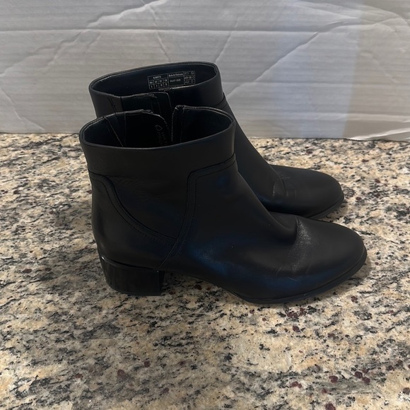 Vionic Kamryn Black Leather Ankle Boots - Picture 2 of 5